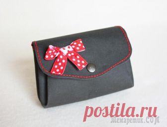 Кошелек из моющейся крафт бумаги Сложность: ниже средней
Время работы: 2 часа Материалы: хлопок, кнопки пробивные, клей, клей момент
Нам понадобится:
Моющаяся крафт бумага;
Хлопковая ткань для подкладки;
Две кнопки;
Оборудование для ...