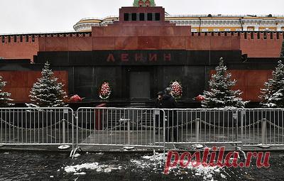 В РПЦ надеются, что рано или поздно будет найден консенсус по захоронению тела Ленина. Глава отдела внешних церковных связей Московского патриархата митрополит Волоколамский Иларион считает нахождение тела Владимира Ленина в мавзолее "пережитком прошлого"