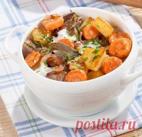Мясо с овощами, зеленью и сметаной — Фактор Вкуса