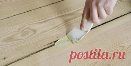 Как заделать щели в деревянных полах?
В большинстве случаев, при эксплуатации жилого помещения появляются щели в полу. Следует тщательно рассмотреть, как выполнить ремонт напольного покрытия и избавиться от возникших дефектов.
Вам понадобится:
Шпаклевка акриловая по дереву
Пена монтажная
Акриловый герметик
Грунт акриловый
Бетоноконтакт
Для решения этой проблемы существует множество способов, которые необходимо рассмотреть более подробно. Для начала следует понять, что послужило причиной возни