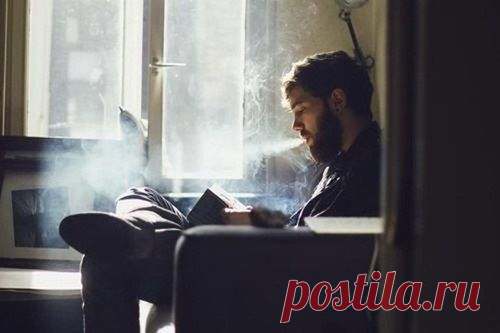 пером и кистью\тихо летят паутинные нити.
солнце горит на оконном стекле.

что-то я делал не так;
извините:
жил я впервые на этой земле.