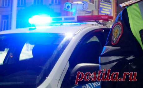 Водитель автобуса в Алма-Ате упала в обморок и въехала в толпу. В Алма-Ате пассажирский автобус наехал на толпу людей, стоявших около остановки, в результате погибли трое, еще четверо получили ранения.