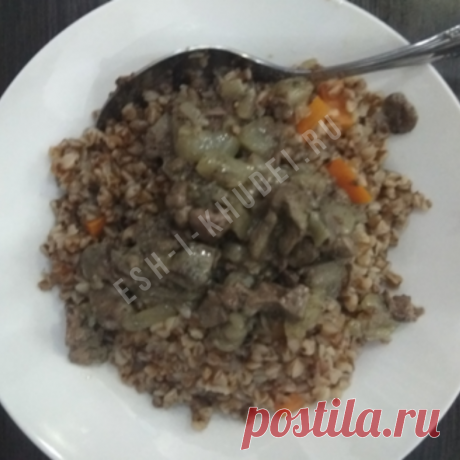 Гречка с куриной печенью в мультиварке  Сегодня мы приготовим вкусный и полезный обед всего за 35 минут. Мы будем готовить одновременно гарнир и подливу к нему. Гречка с куриной печенью в мультиварке.