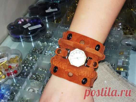 Часики. На хрупком девичьем запястье смотрятся просто потрясающе!