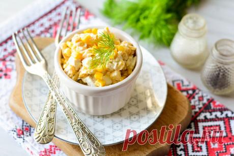 Салат "Парижанка" с курицей и ананасами - гости непременно попросят этот рецепт Салат «Парижанка» готовится с курицей и ананасами.Салат получается нежным, пикантным и понравится всем, особенно женской половине.