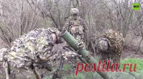 Поддержка штурмовиков: работа расчётов АГС-17 и миномётов «Сани» на Южно-Донецком направлении. Расчёты автоматических гранатомётов АГС-17 и 120-мм миномётов «Сани» группировки войск «Восток» активно поддерживают штурмовиков на Южно-Донецком направлении, обеспечивая огневое прикрытие и срывая ротацию ВСУ. Используя данные разведки, они круглосуточно наносят удары по позициям противника, подавляя его огневые точки и живую силу. За последние сутки миномётчики уничтожили пункт управления БПЛА, а…