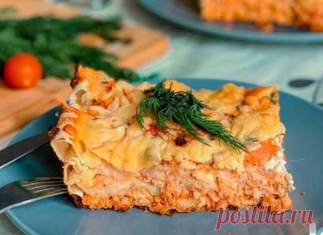 Лазанья из лаваша 

КБЖУ 174.97/17.66/8.07/4.87

Ингредиенты:
Лаваш (у меня 3 листа получилось)
Куриный фарш 500гр
Помидор
Сыр
Сливки 10% 150-200мл
2 яйца (можно взять просто белки)
Лук
Соль/специи

Приготовление:
1. Обжариваем фарш с луком и специями.
2. Выкладываем слоями лаваш/фарш, каждый слой немного поливаем смесью сливки + яйцо + специи. 
3. На последнем слое выкладываем помидор, сыр, зелень.
4.Заливаем все смесью.