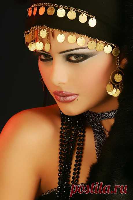 Arabic makeup