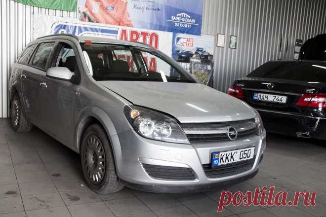 Opel Astra с новым лобовым стеклом. 
Установка, продажа и ремонт любой сложности