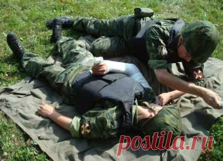 Оказании первой медицинской помощи в боевых условиях