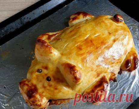 Картофельная запеканка "Поросенок" с мясом

Это блюдо однозначно станет изюминкой новогоднего стола 2019, ведь символ наступающего Нового года - свинья! Запеканка "Поросёнок" из картофельного пюре и мясного фарша смотрится забавно, аппетитно и вполне реалистично, гости будут в восторге! Само по себе блюдо это питательное, сытное, придётся немного повозиться, но результат того стоит!
Продукты (на 6 порций)

Картофель - 1 кг
Фарш свиной - 500 г
Лук репчатый - 1 шт.
Масло под...