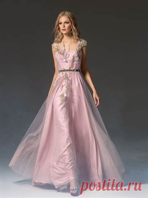 Embrace the Latest Fashion-Forward Evening Dress Trends of 2024