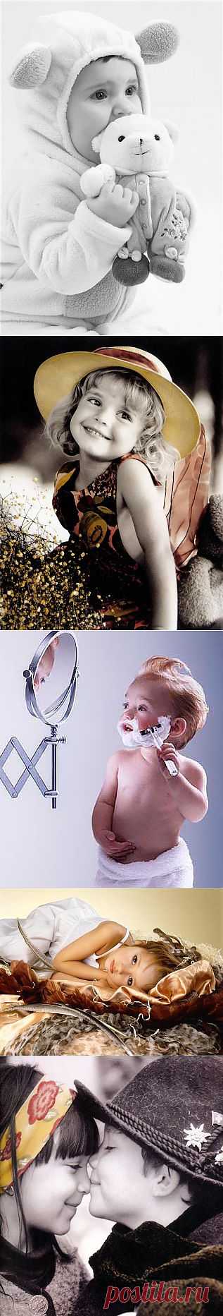 Какие бы новые и красивые игрушки не выдумывали, а для ребёнка в ванной, всё равно лучшими остаются пустые бутылки из-под шампуня и пластмассовые мыльницы.