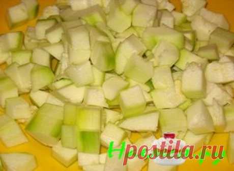 Рецепт кабачковой икры » Кулинарные рецепты из ТВ передач, кулинарные передачи смотреть онлайн Если Вы собрали на огороде большой урожай, а точнее много кабачков, тогда для того чтобы их сохранить в целом виде Вам придется выделить для овощей немало места. Но, дело в том, что Вы можете еще приготовить и икру из кабачков и тогда на Вашей кухне или кладовой они не будут залеживаться. И в