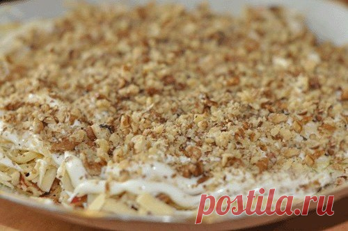 Салат с курицей и грецкими орехами