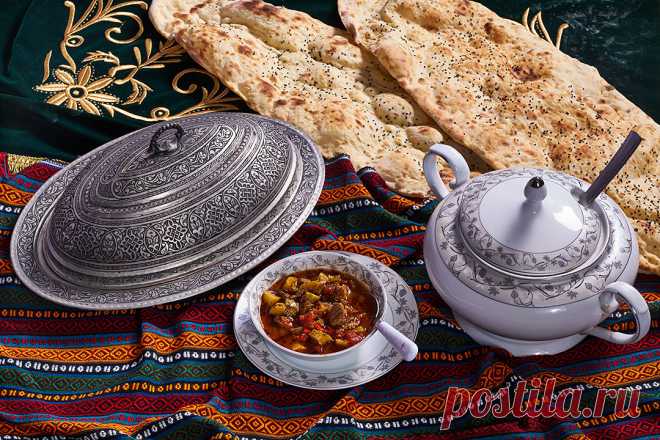 Что приготовить на выходных? Кабаклама - простое, недорогое и вкусное блюдо! Я уже рассказывал о гостеприимной турецкой семье в Газиантепе, где мы провели целый день и приготовили 4 блюда.Вот еще одно - очень простое, получится у любого, даже у тех, кто возьмется готовить перв…