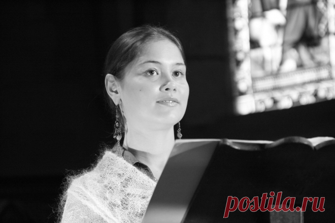 Ангелина Безрукова исполняет русские народные песни. Аранжировка Владимира Сидорова. Аудиостудия Магнитогорской консерватории. 2007 г.