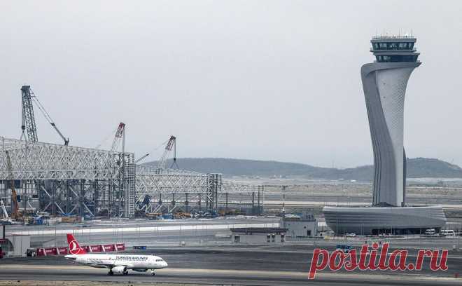 Turkish Airlines на русском объяснила, как россиянам долететь транзитом. Turkish Airlines перевела на русский язык памятку для россиян, которые следуют в Латинскую Америку транзитом через Турцию. В апреле компания стала снимать россиян с рейсов, направляющихся в Мексику и другие страны
