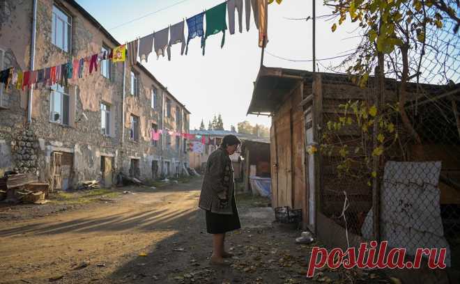 Азербайджан раскрыл детали плана по реинтеграции армян Карабаха. Армянам Карабаха пообещали соблюдение прав и свобод, в том числе вероисповедания и использования своего языка, налоговые и социальные льготы. Из региона уехали уже более 100 тыс. армян, это почти все население