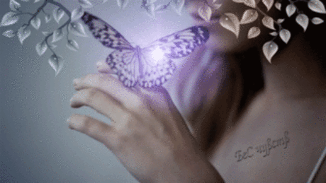 Нас тянет к тем, кто душу обнимает....