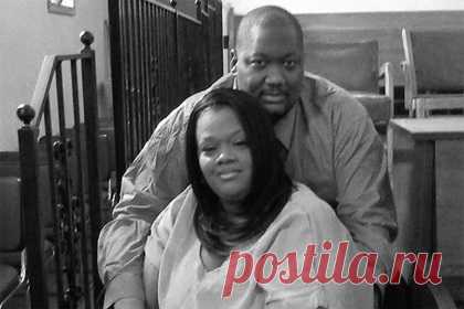 Муж и жена умерли в один день с разницей в несколько часов в разных больницах. Пара из США, 44-летние Трой и Шарлетта Грин, не успели отметить 22-ю годовщину свадьбы и умерли в разных больницах в один день с разницей в несколько часов. Они собирались в семейную поездку, приуроченную к годовщине. Однако Трой плохо себя почувствовал и остался дома. Через два дня Шарлетта заразилась COVID-19.