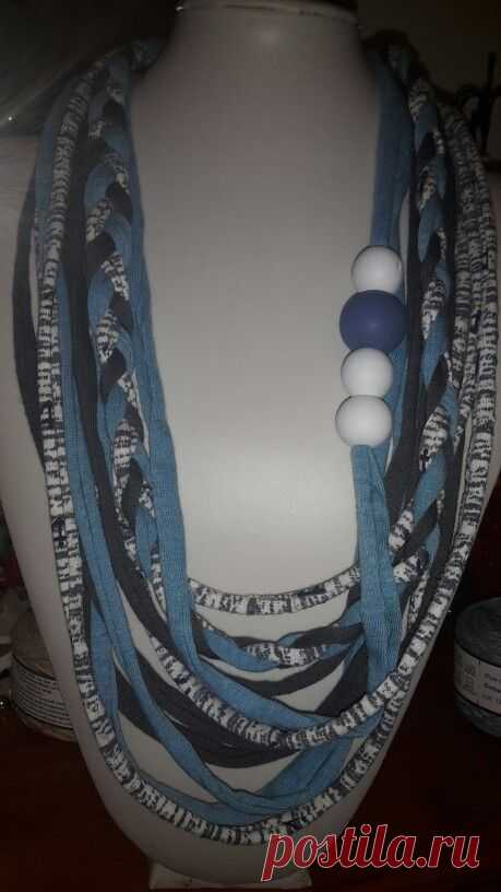 T-shirt Yarn necklace. Toetsie's Trinkets facebook Jeandre Fullard