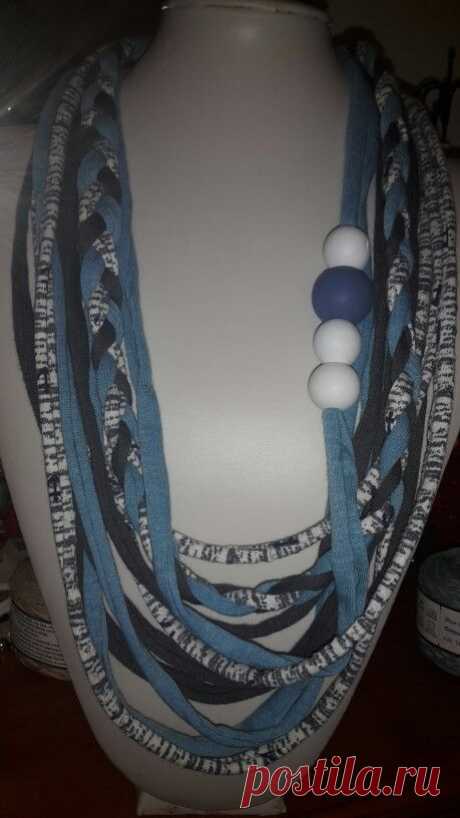 T-shirt Yarn necklace. Toetsie's Trinkets facebook Jeandre Fullard