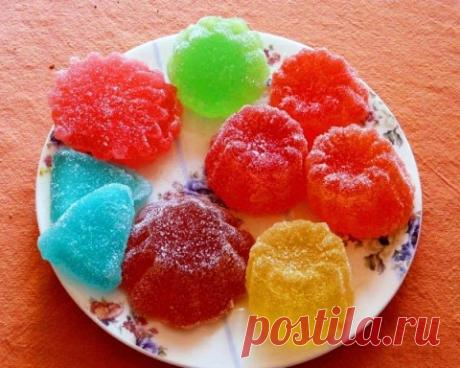 Домашний мармелад (рецепт недели) Домашний мармелад .Тем кто любит настоящий мармелад ,а не то что продается в магазине под вывкской -мармелад
нам понадобится: • 0,5 литра лимонада, • 50 г желатина, • 1 кг сахара, • 1 ч. л. лимон…