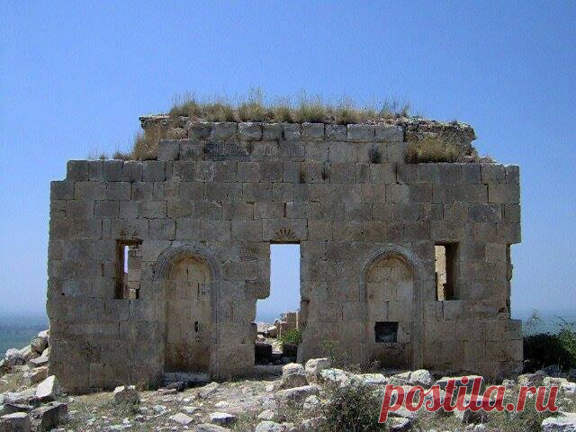 Սուրբ Թեոդորոս / Թորոս (Զորավարաց) եկեղեցի

“յիշատակ է սա աւշին որդի թորոս որդի կոստանդին ար յարժանաւոր յաղաւթս ձեր ի քրիստոս յիսուս տէր մեր, ամէն ... † Յիշատակէսա † շիկա”.
“մս ամենասորբ երրորդութ(եան) ... ազգես թեոդորոս գորտոս որդի կոս(տանդնի) որդւ(ոյ) ռւբեն(ի) ... ա ... իշլյի զեկ(եղ)եցիս ...իե ... իհ գա ... աց ... ոց ... կեասն.”
“փրկութեան որդոց իմոց եւ յիշատ(ակ) ծնողաց իմոց եւ ի կեցութիւն որդոց ... (բարե)խաւս ութեամբ ... թ”.
“... եաւ ... եսիրնք ... քզոէ ... իչփր ... ա ... ատաղաղ”.