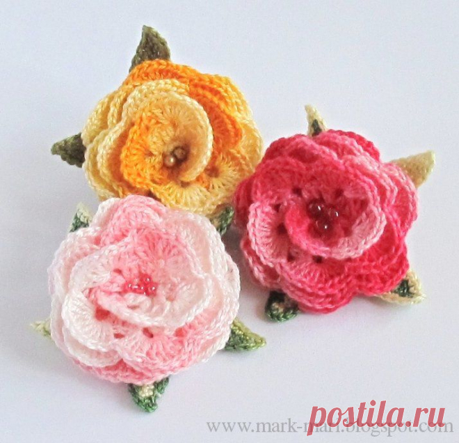 Вязаные цветы - розы.