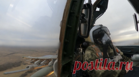 «Удар нанесли вовремя»: экипажи Су-25 поразили позиции противника на Краснолиманском направлении. Экипажи штурмовиков Су-25 ВКС России уничтожили живую силу и легкобронированную технику противника на Краснолиманском направлении. Удар наносился неуправляемыми авиационными ракетами С-8. Пилот сообщил, что атака была совершена своевременно, противник помешать не сумел. По докладам передового авиационного наводчика, все указанные цели были успешно поражены. Видео предоставлено Минобороны РФ.…