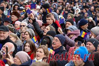 В НАТО назвали достижимой цель Молдавии присоединиться к Евросоюзу до 2030 года. Молдавия может присоединиться к Евросоюзу до 2030 года благодаря деятельности президента страны Майи Санду. Достижимыми цели Кишинева назвал заместитель генерального секретаря НАТО Мирча Джоанэ. Он выразил надежду, что таким образом граждане республики смогут избавиться от «географического проклятья».
