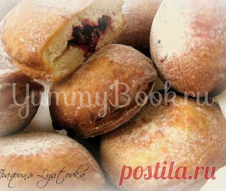 Пончики с вишней.