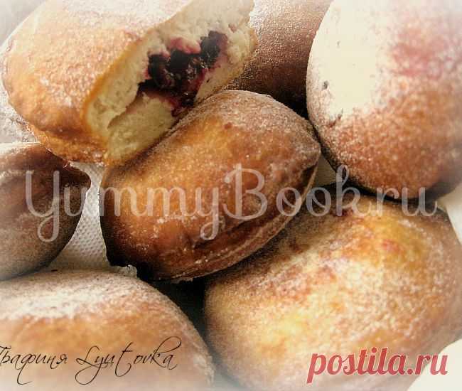 Пончики с вишней.