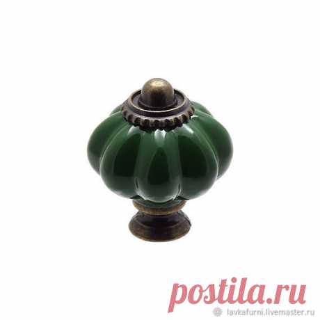 ОПТ 56,00! RK0017 Ручка керамическая "Тыква" 34мм, т-зеленая – купить на Ярмарке Мастеров – P4GUQRU | Элементы для декупажа и росписи, Москва ОПТ 56,00! RK0017 Ручка керамическая &quot;Тыква&quot; 34мм, т-зеленая в интернет-магазине на Ярмарке Мастеров. ОПТОВАЯ ПРОДАЖА:
от 6 штук - 64,00 рублей за штуку
от 12 штук - 56,00 рублей за штуку

Керамическая ручка кнопка в форме тыквы в металлическом оформлении.
Ручка подойдет для декорирования комодов, коробов и мебели.