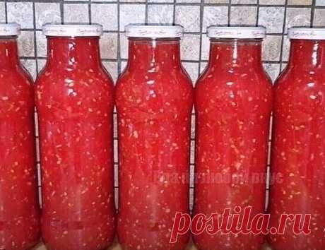 Аджика без уксуса: потом вы другую уже делать не будете.
 
Вкуснее этого соуса ещё не ела ! Очень вкусно)
Итак, для приготовления берем:
Помидоры - 1 кг.
чеснок - 2 головки
перец чили - 2 стручка
перец болгарский - 0,5 кг
соль - 1,5 ст. л.
сахар - 3 ст. л.
Все овощи перекрутить на мясорубке, добавить соль, сахар, довести до кипения и варить 20 мин., закатать в банки.
Выход 3 банки по 0,5 л.
Вкуснее соуса моя семья ещё не ела!