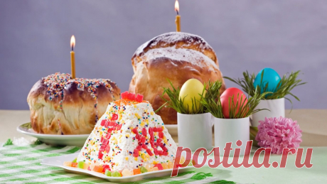 Пасхальные рецепты: куличи, студень, как красить яйца, старинные рецепты. Пасхальные рецепты: куличи, студень, как красить яйца, старинные рецепты. Вспоминаем рецепты из дореволюционных кулинарных книг. В день Пасхи стол накрывали белой скатертью, украшали блюдом с пророщенной пшеницей, живыми или бумажными цветами, веточками вербы. В центре размещали традиционные пасхальные блюда — творожную пасху, куличи, крашеные яйца.