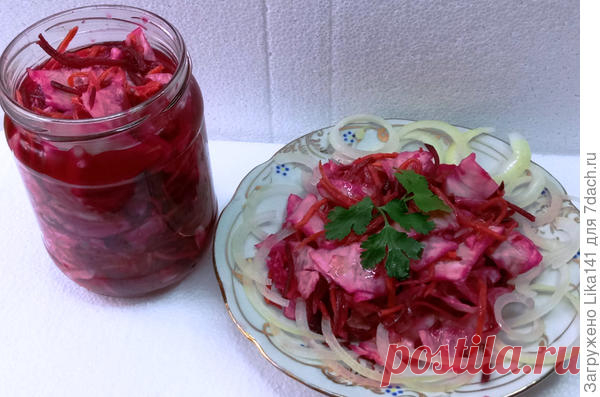 Розовая капуста, маринованная со свеклой. Пальчики оближешь!