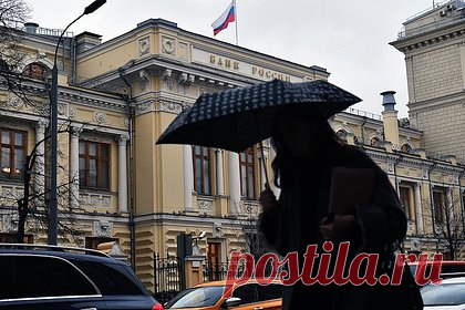 Российские банки призвали молчать о зарубежных партнерах. Центральный банк России призвал кредитные организации не распространять в публичном пространстве, СМИ и рекламе данные о механизмах расчета с иностранными компаниями. Молчать о зарубежных партнерах необходимо для минимизации санкционных рисков, пояснила зампред регулятора Ольга Полякова.