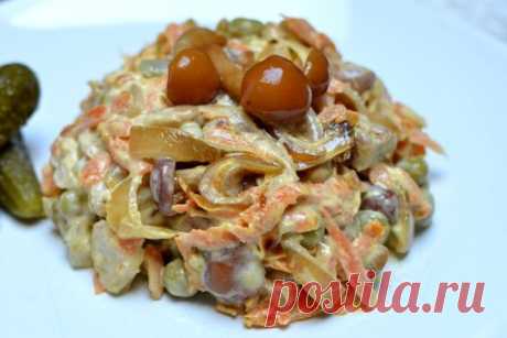 Салат с курицей, грибами и горошком

Этот простой, ароматный, вкусный, сытный салат готовится достаточно просто. Это блюдо украсит будний день, можно этот салатик и гостям предложить. 

Ингредиенты: 
Показать полностью…