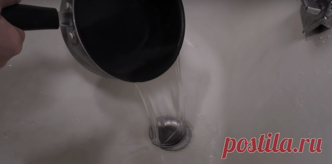 Быстрый способ чистки канализационного стока, который избавит от засоров и запахов за 15 минут