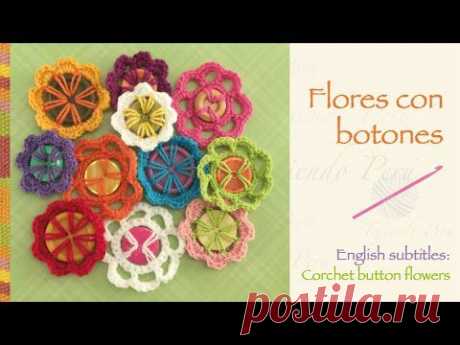 ▶ Flores tejidas a crochet con botones (a reciclar!) / Crochet button flowers (recycling!) - YouTube