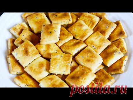 Крекер с семенами кунжута и льна
Вкусный и полезный домашний крекер с семенами льна и кунжута приготовить совсем не сложно, а когда начинаешь пробовать, остановиться практически невозможно! Подойдет вместо печенья к чаю или вместо хлеба к супу. 
Ингредиенты

Мука - 150г
Сахар - 1/2 чайной ложки
Разрыхлитель - 1/2 чайной ложки
Соль - 1 чайная ложка (без горки)
Семена льна - 1 ст. ложка
Семена кунжута - 1 ст. ложка
Масло подсолнечное (оливковое) - 3 ст. ложки
Молоко - около 100 мл