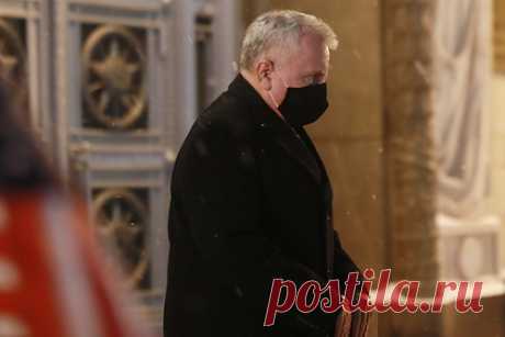 Посол США покинул здание МИД России. Посол США в Москве Джон Салливан покинул здание МИД России, не дав комментариев. Ранее дипломат прибыл в министерство иностранных дел РФ после заявлений главы ведомства Сергея Лаврова о том, что Москва готова отправить ответ на предложения США по гарантиям безопасности 17 февраля.