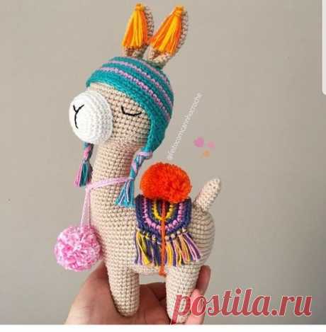 ​Интерьерная игрушка в виде ламы