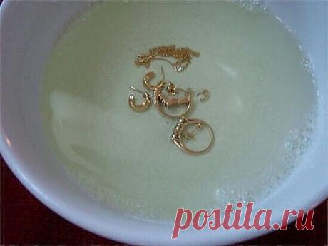 ДЛЯ ТОГО, ЧТОБЫ ЮВЕЛИРНЫЕ ИЗДЕЛИЯ СВЕРКАЛИ КАК НОВЫЕ: