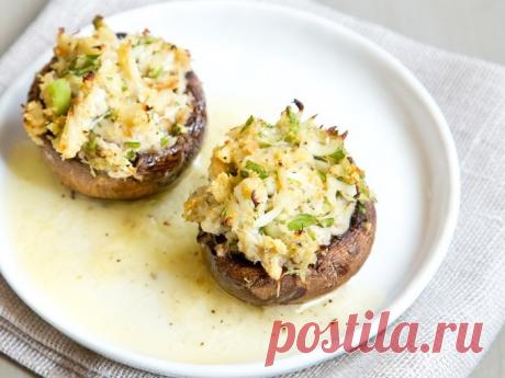 Грибы фаршированные гуакамоле