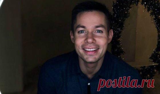 Стас Пьеха впервые вывел на сцену сына - Стас Пьеха опубликовал в социальной сети фотографию с первого выхода на сцену вместе с его трехлетним сыном Петром. «Наш первый совместный выход на сцену (мой состоялся в таком же возрасте) немного был омрачен детской слезой испуга и сопротивления... но ведь это как первый заплыв в море или первое признание в любви... это всегда волнительно, сложно и немного страшно», — написал Стас в микроблоге.