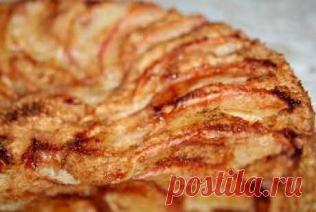 Очень нежная и ароматная шарлотка с творожным вкусом и яблочными ломтиками! Пошаговый рецепт шарлотки с творогом в духовке всего за пару минут! Шарлотка с творогом и яблоками получается необычайно нежной и вкусной, рекомендую приготовить!