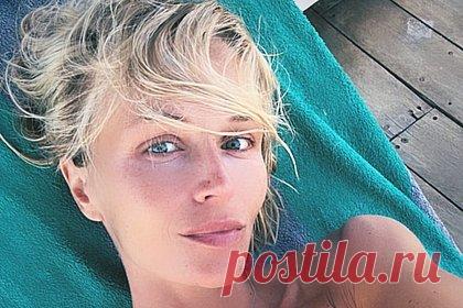 Полина Гагарина показала лицо без макияжа. Российская певица Полина Гагарина показала внешность без макияжа. 36-летняя поп-исполнительница разместила в соцсетях новое фото, на котором она запечатлена лежащей на шезлонге. При этом на ней надето бикини розового цвета, оформленное завязками. Ее образ дополняет серебряная подвеска на шее.